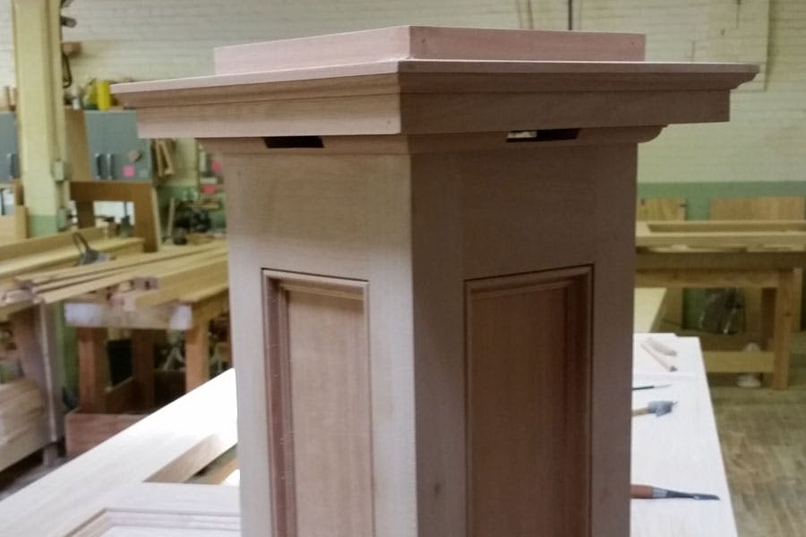 66fd822f1e06e5c1f0a3e51d Brenthullhullhistoricalcustomspanishcedarhandrails